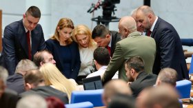 Новите правила за бързите кредити скараха депутатите в НС