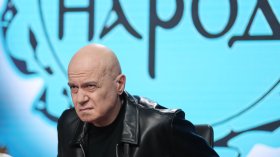 Трифонов към Демерджиев: Днес е краят на август, къде е информацията за "Петрохан"?