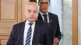 Донев: Управителят на БНБ си позволява внушения и намеса в политическата ситуация