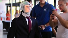 Световни експерти в революцията на AI и роботиката са в София (СНИМКИ)
