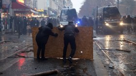 Протестна вълна обхвана Европа: Стотици хиляди по улиците, има палежи и грабежи