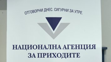 Повдигнаха обвинения на двамата служители на НАП за подкупа в Черноморец (ВИДЕО)