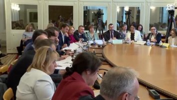 Кабинетът закърпва бюджета: Орязани партийни субсидии и премахнати добавки за пенсионерите