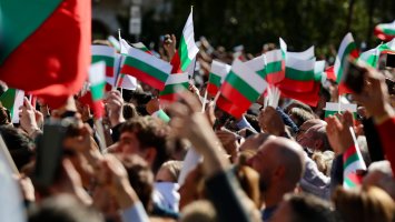 Поклонението пред Самуил: Дълга опашка се вие пред "Света София"