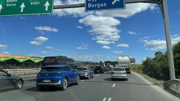 Празничното прибиране на 25 май е помрачено: Жертва на пътя и масови нарушения (ВИДЕО)