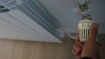 Токът и парното ще поскъпнат - защо и с колко повече ще плащаме от 1 юли