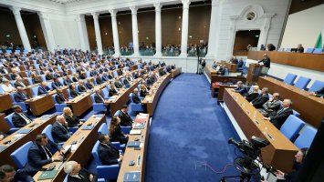 Парламентът прие на първо четене бюджетите на ДОО и НЗОК след сериозно напрежение (ВИДЕО)