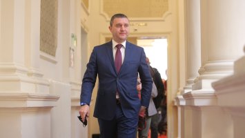 Нови данни за фирмите за мантинели: Горанов потвърди за договор с едно от дружествата