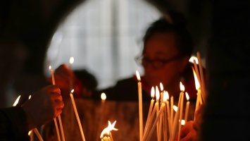 Димитровден събра поколения в храма: Вярата се предава от родители на деца (ВИДЕО)