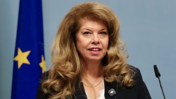 Пътят на Йотова: От новинарския стол до върха на държавата (ВИДЕО)