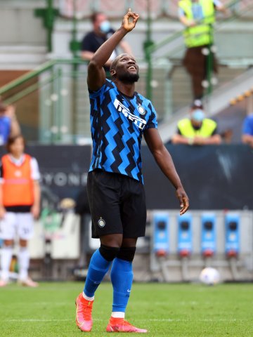 Белгийският нападател Ромелу Лукаку пристигна в Милано в сряда рано