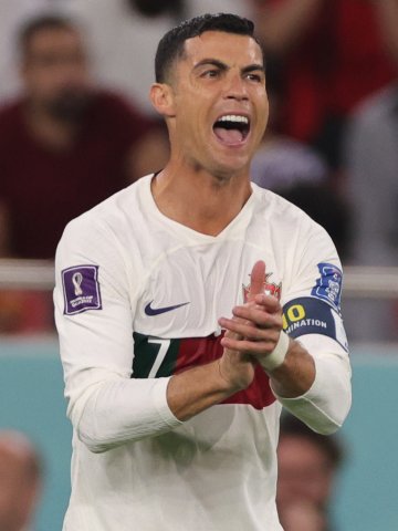 Суперзвездата на световния футбол Кристиано Роналдо ще печели по 26