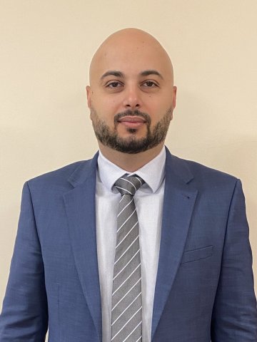 Млад екип от ръководни кадри на най високо ниво от престижни