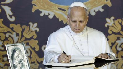 Папа Лъв XIV отслужи литургия в Мадрид (СНИМКИ)