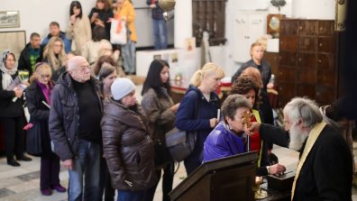 Храмът "Света Петка Стара" в София отбелязва празника си (СНИМКИ)