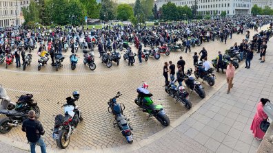 Мотористи протестират в София срещу поскъпването на "Гражданската отговорност" (+СНИМКИ)