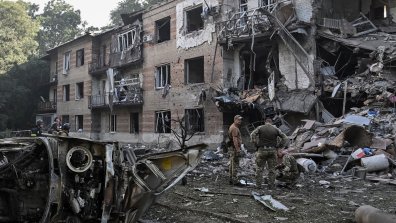 Руини вместо домове: Последиците от руския въздушен удар в Запорожие (СНИМКИ)