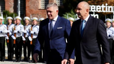 Радев посрещна Роберт Фицо с официални почести в София (СНИМКИ)