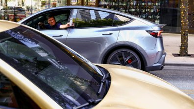 Златното шоу на Tesla: Роботакситата Cybercab събраха погледите в Тексас (СНИМКИ)