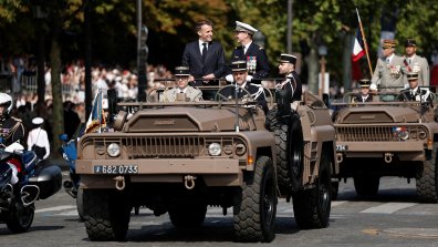 Грандиозният парад в Париж в Деня на Бастилията в СНИМКИ