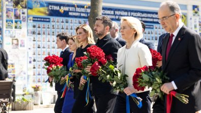 Зеленски и Фон дер Лайен рамо до рамо в Киев по случай Деня на украинската държавност (СНИМКИ)