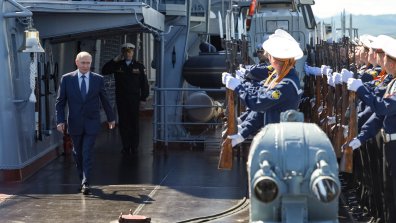 Путин тества мощта на Тихоокеанския руски флот (СНИМКИ)