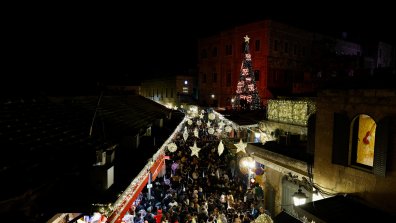 Коледна елха грейна в Ерусалим (СНИМКИ)