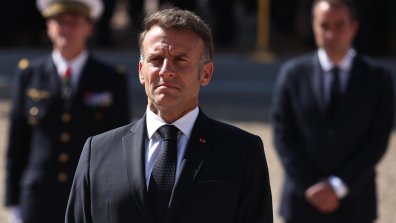 Макрон почете френските герои от Втората световна война в "Мон Валериен" (СНИМКИ)
