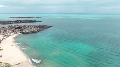 Лятно време и първи туристи в морето край Созопол (СНИМКИ)