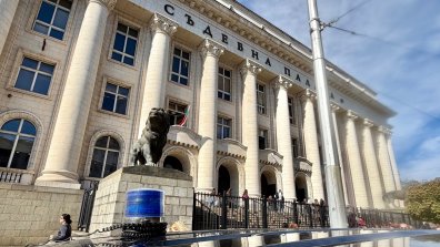 Сигнал за бомба затвори за кратко Съдебната палата (СНИМКИ)