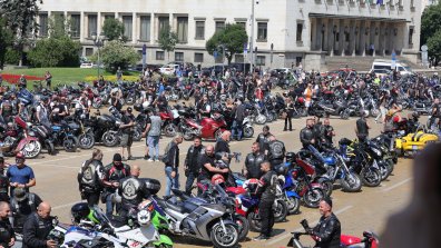 Рев на мотори в София в знак на протест заради скъпата "Гражданска отговорност" (СНИМКИ)