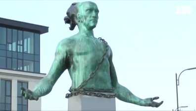 Провокативна статуя на богомил предизвика разнопосочни страсти в Бургас