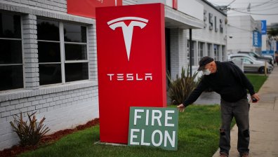 Унищожават Tesla в САЩ, Илън Мъск видя безумни и незаслужени атаки (ВИДЕО)