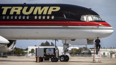 Самолетът на Доналд Тръмп удари друг на летището във Флорида
