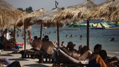 Гърция забрани присъствието на деца по плажовете заради горещините