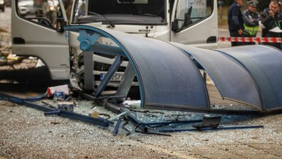 След смъртта на 19-годишно момиче - обезопасяват спирките в София