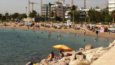 Лятото идва с по-високи цени по плажовете в Гърция