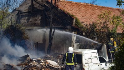 Възрастен мъж е с 80% изгаряния след пожар във Врачанско