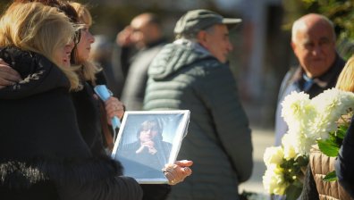 Общественици и политици си взеха последно сбогом с Кирил Гоцев