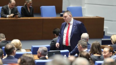 Двама депутати не се отказаха доброволно от имунитетите си