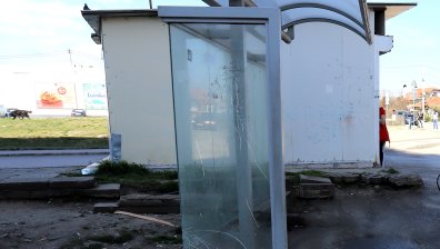 Молба от Helpbook: Да се изгради навесът на спирката до 60 ОУ 