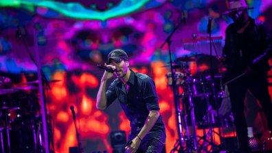 Енрике Иглесиас разкри какво мисли Анна Курникова за целувките с фенките му