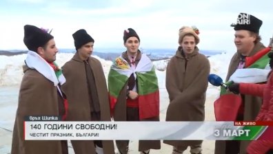 В подножието на Шипка: Автентични родолюбци пеят песните на своя край
