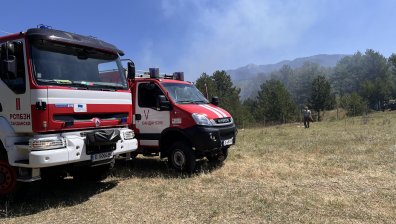 Голям горски пожар край Илинденци, над 100 огнеборци и доброволци са на терен