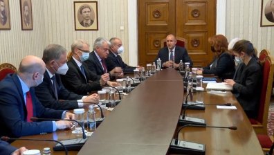 Радев: Подкрепих "зеления сертификат", затварянето на държавата е крайна мярка