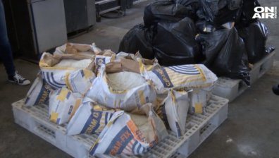 Турският шофьор на ТИР, хванат с над 191 кг хероин, остава в ареста