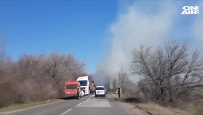 Камион се запали в движение край Чирпан (+ВИДЕО)