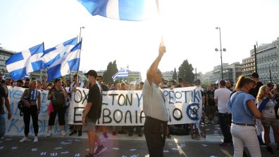 Недоволството расте: Гърция на протест срещу задължителното имунизиране