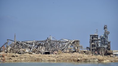 30 часа след експлозията в Бейрут - спасители откриха оцелял в морето