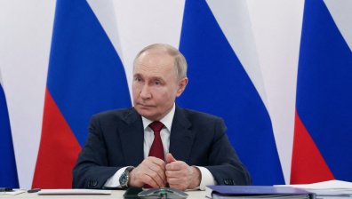 Путин с подута и възпалена ръка - нови слухове за тежко заболяване
